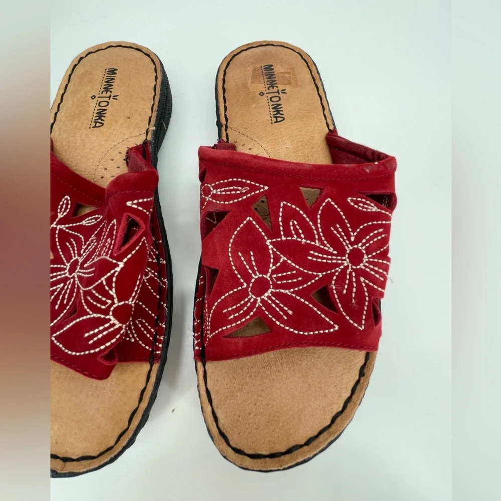 Minnetonka Women's Red Floral Sandals - Picture 3 of 7
